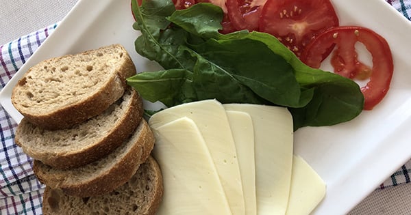 domatesli-rokali-tost-adim-1