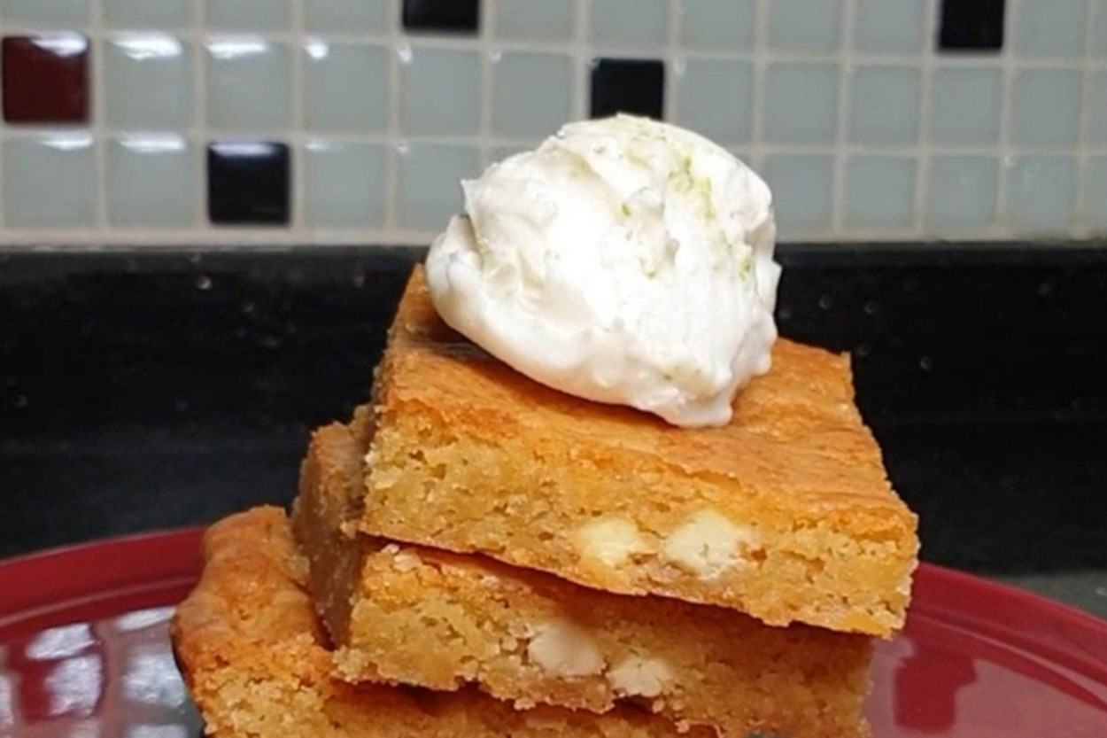 Bir Top Dondurmayla: Beyaz Çikolatalı Blondie
