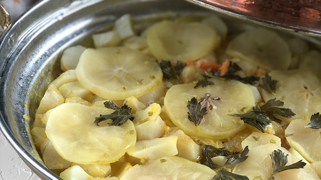 Bir de Böyle Deneyin: Yeşil Elmalı Zeytinyağlı Yer Elması