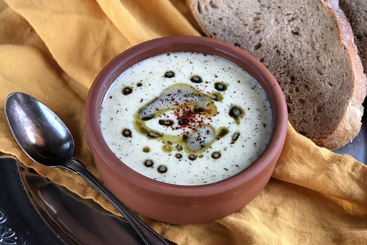 Enfes Kıvamıyla: Yoğurtlu Bakliyat Çorbası
