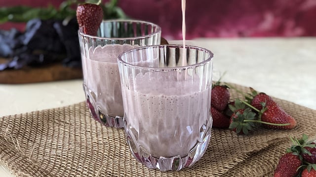 İçinizi Ferahlatacak: Çilekli Smoothie