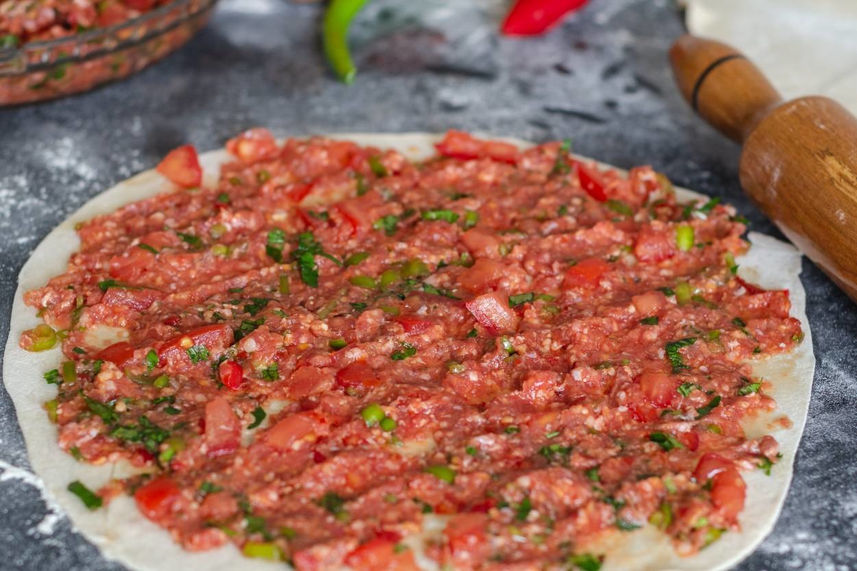 Olmazsa Olmazları Var: Lahmacun Harcına Hangi Malzemeler Konmalı?
