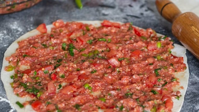 Olmazsa Olmazları Var: Lahmacun Harcına Hangi Malzemeler Konmalı?