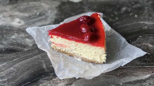 Kendine Hayran Bırakacak: Vişneli Cheesecake