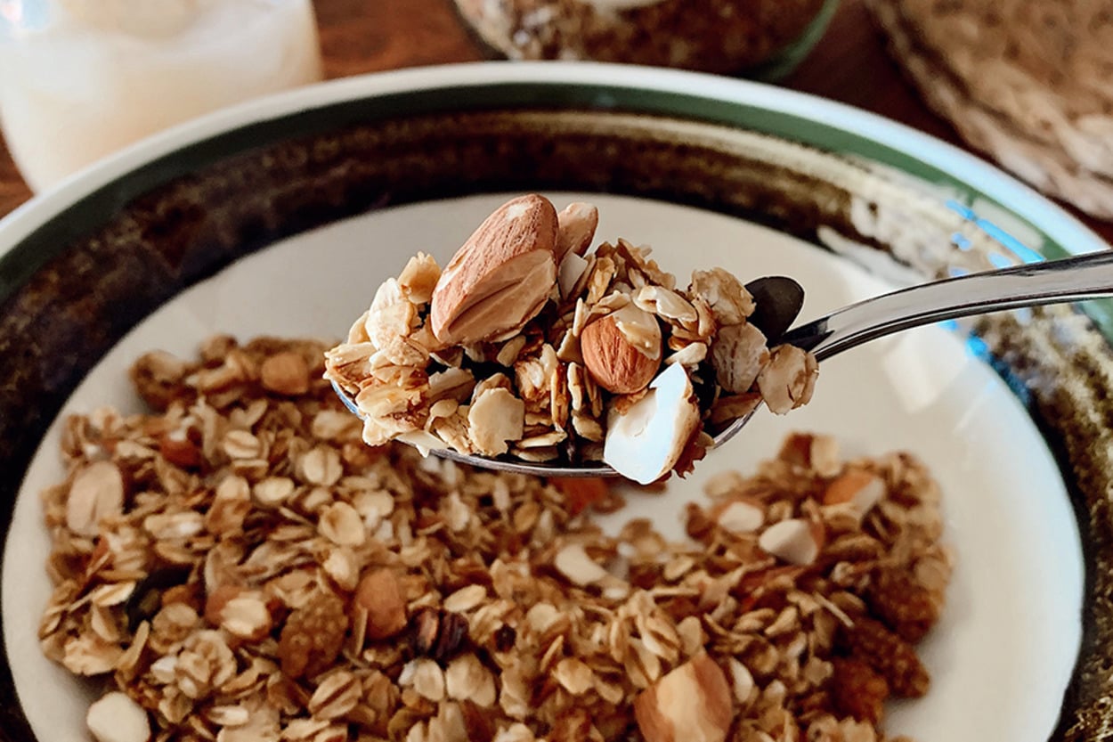 Kuru Meyveli: Glutensiz Ev Yapımı Granola