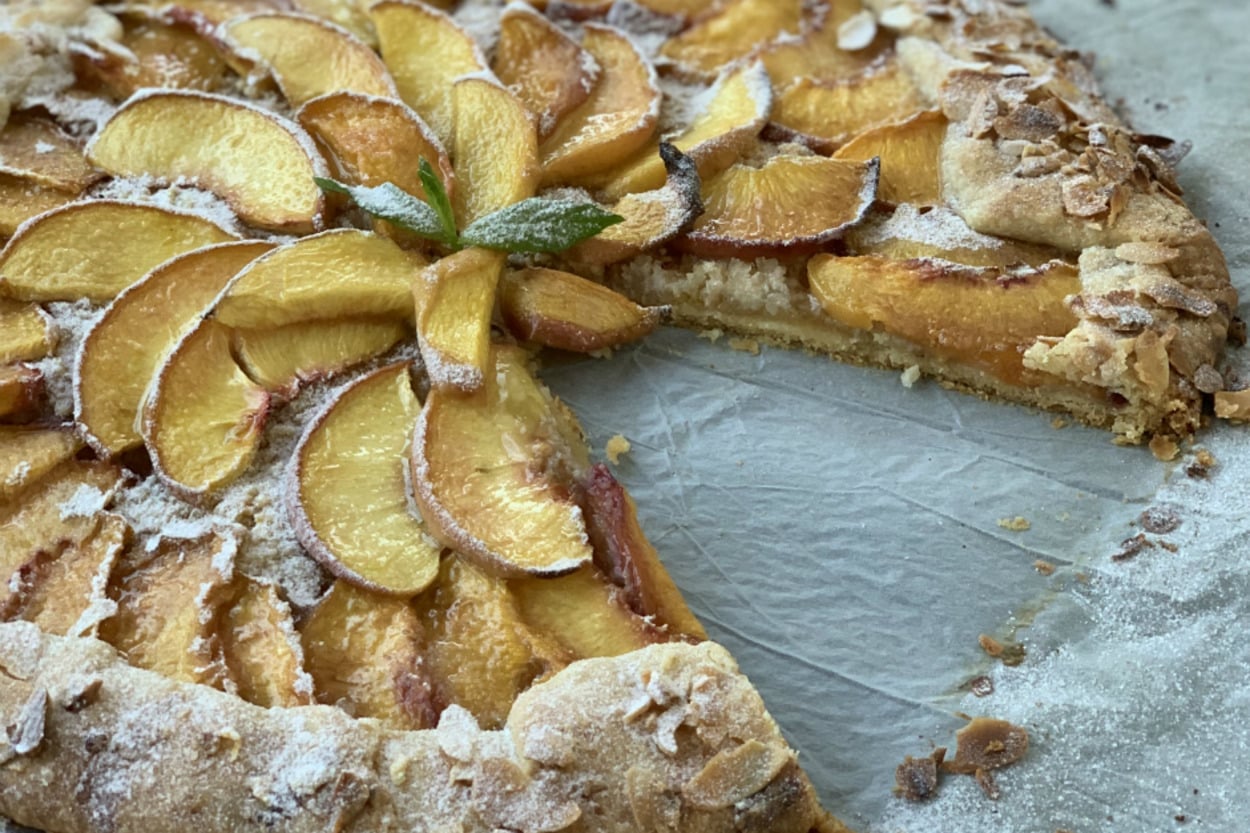Çay Saatleri Şenlenir: Şeftalili Galette