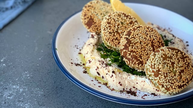 Baklagil Sevmeyenleri Bile Şaşırtır: Susam Paneli Falafel