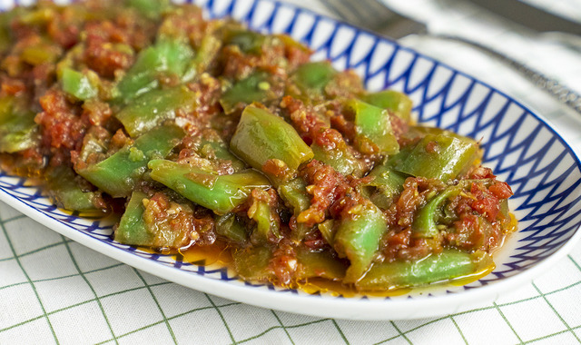 Ekmek Banmak Serbest: Domatesli Biber Kızartması