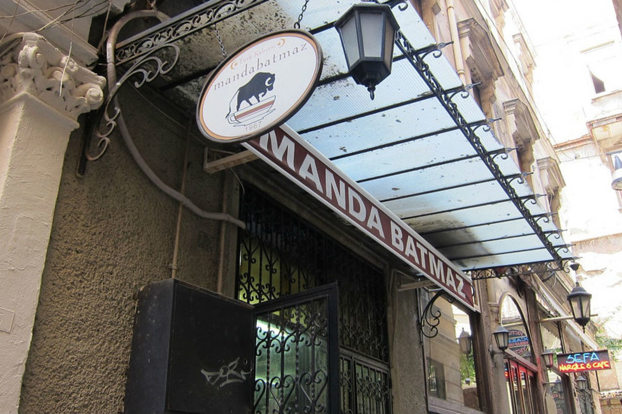 Mandabatmaz: Türk Kahvesi İnsanları İçin İstiklal'de Saklı Mekan