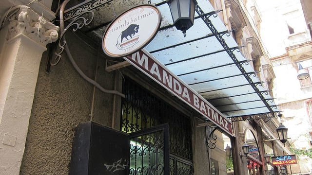 Mandabatmaz: Türk Kahvesi İnsanları İçin İstiklal'de Saklı Mekan