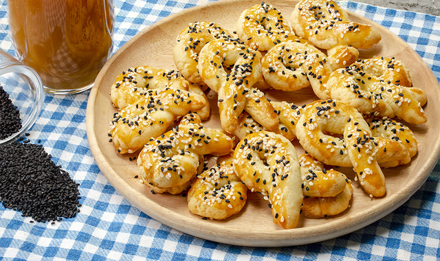 Çay Saati Klasiği: Pastane Usulü Sirkeli Tuzlu Kurabiye