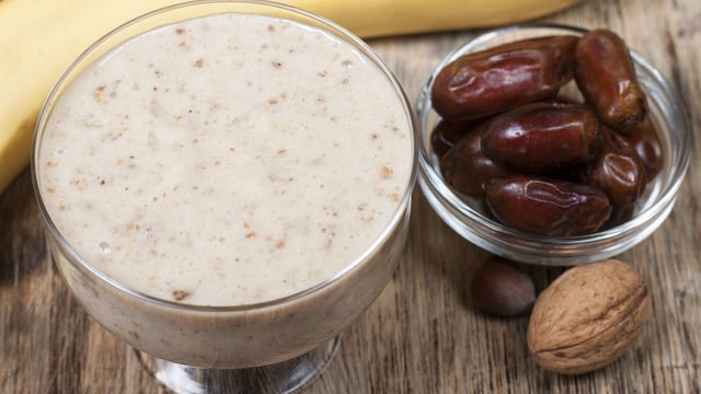 Tatlı Niyetine: Muzlu Hurmalı Smoothie