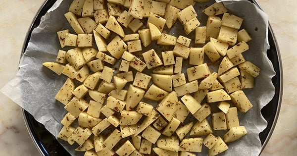 bol-baharatli-firinda-patates-adim-3