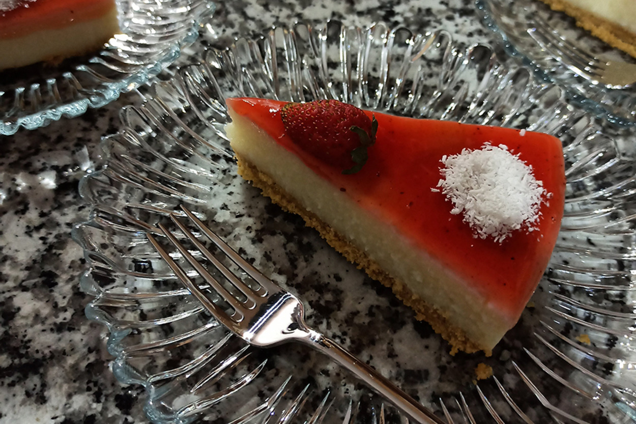 Cheesecake'in Torunu: Çilekli Yaz Pastası
