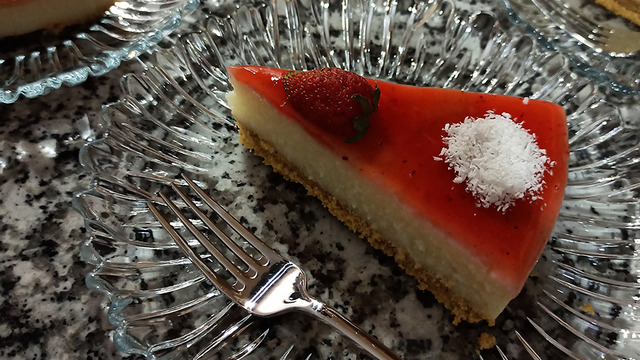 Cheesecake'in Torunu: Çilekli Yaz Pastası