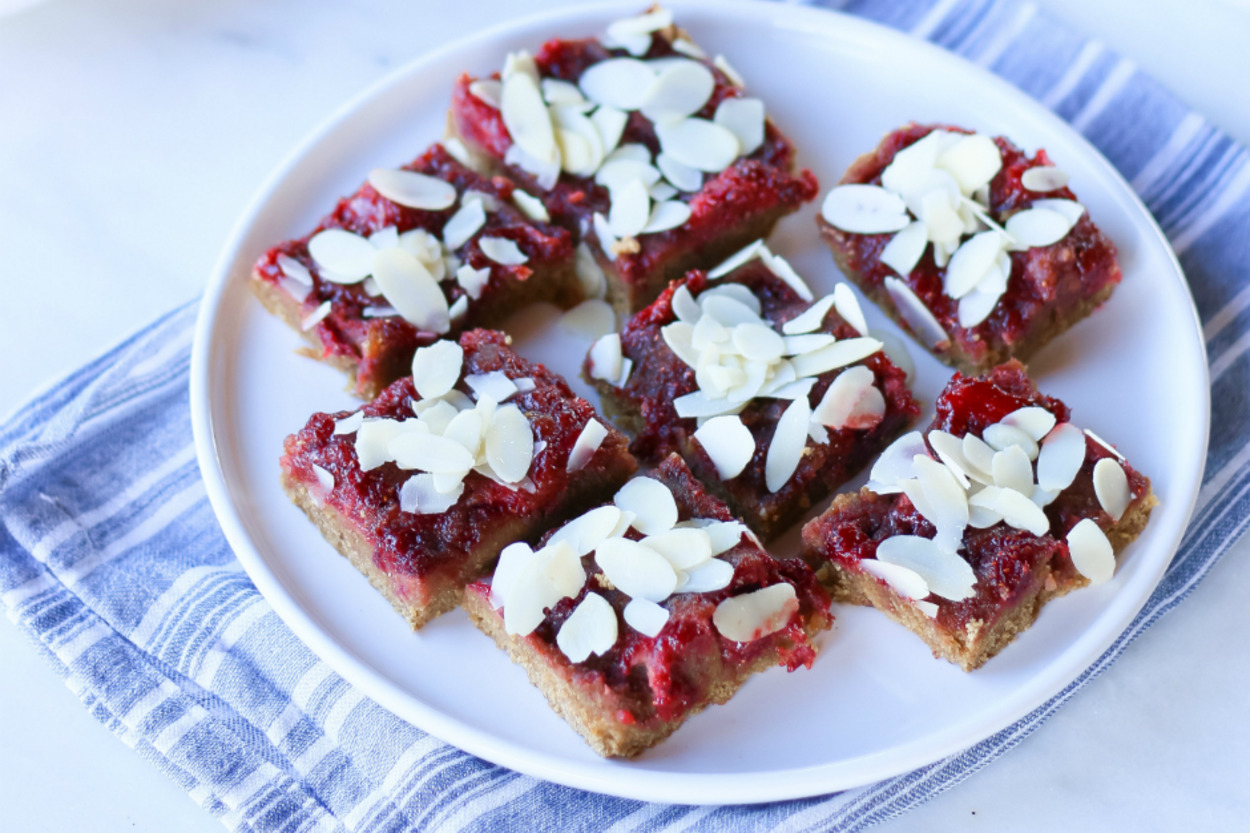 Rafine Şekersiz ve Glutensiz: Çilekli Blondie
