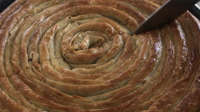Göz Alıcı Sunumuyla: Kıymalı Börek