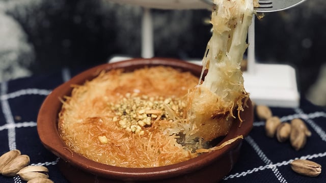 Canı Tatlı Çekenlere: Mozarellayla Künefe