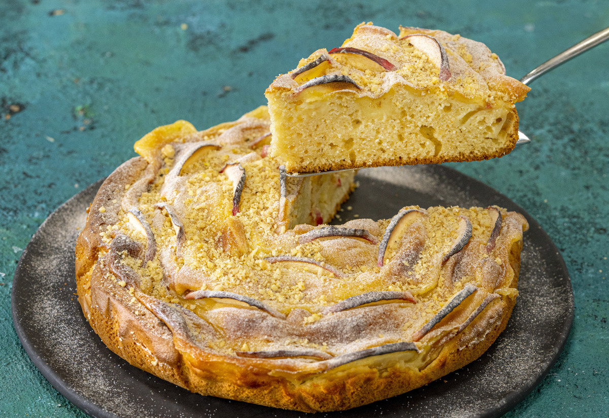 Yumuşacık Dokusuyla: Kremalı Elmalı Kek Tarifi