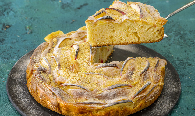 Yumuşacık Dokusuyla: Kremalı Elmalı Kek