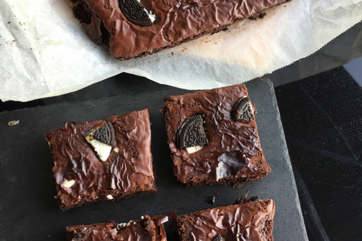 Hızlıca Hazırlanır: Kakaolu Bisküvili Brownie