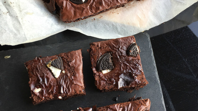 Hızlıca Hazırlanır: Kakaolu Bisküvili Brownie