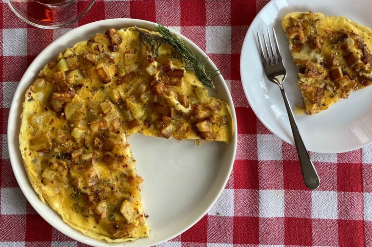 Bol Malzemeli: Patatesli Baharatlı Omlet