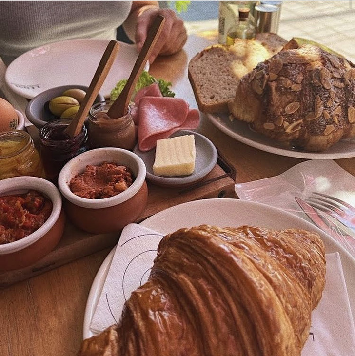 Alsancak'ın En Meşhur Pastanelerinden: Leone Patisserie & Boulangerie