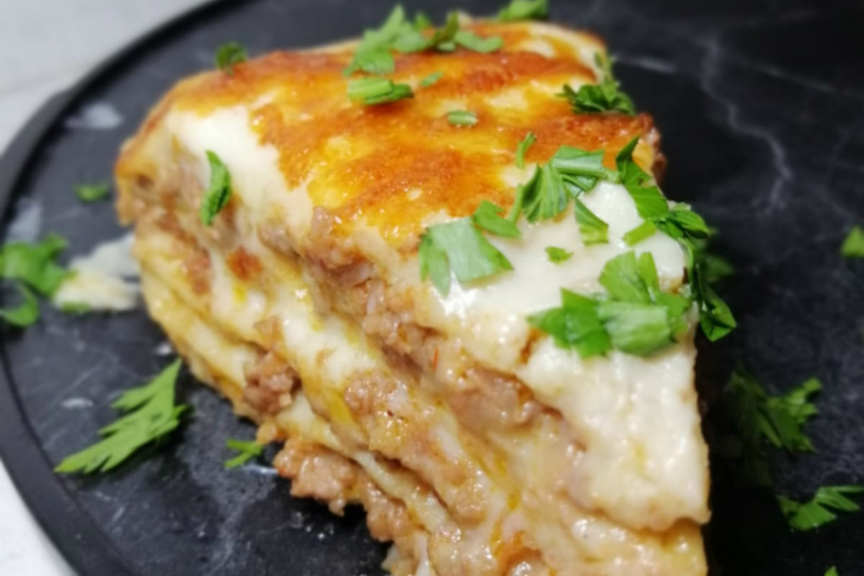 Enfes Dokulu: Kıymalı Krep Lazanya
