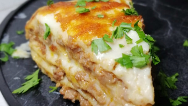 Enfes Dokulu: Kıymalı Krep Lazanya