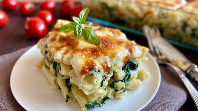 Böyle Bir Lezzet Yok: Börek Tadında Ispanaklı Makarna