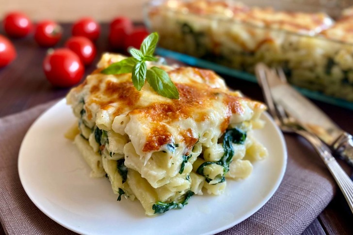 Börek Tadında Ispanaklı Makarna Tarifi