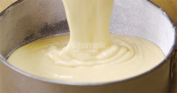 kremali-cilekli-pasta-adim-6