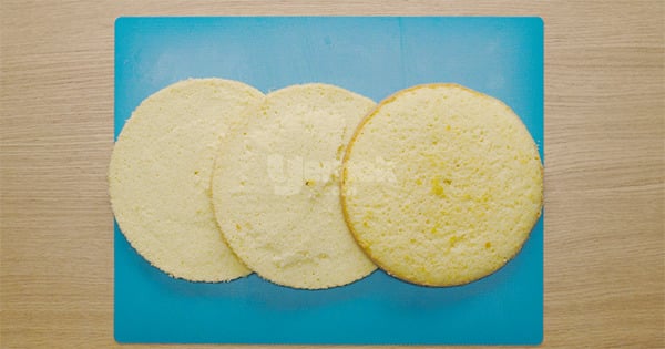 kremali-cilekli-pasta-adim-9