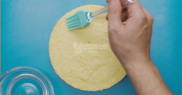 kremali-cilekli-pasta-adim-10