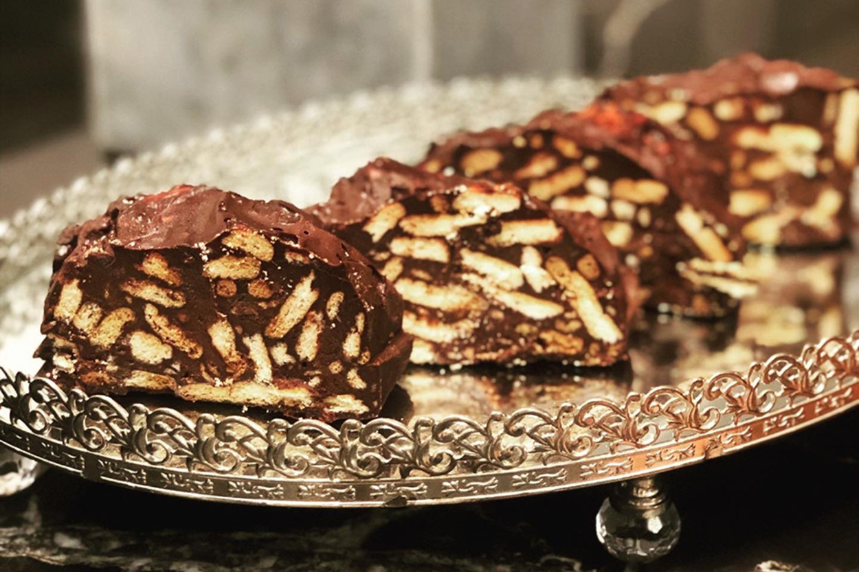 Sadece 10 Dakikada: Çikolatalı Pratik Mozaik Pasta