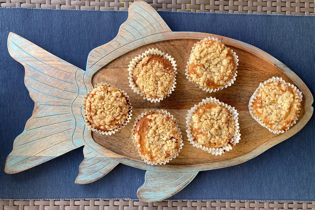 Üzeri Çıtır İçi Yumuşak: Şeftalili Crumble Muffin