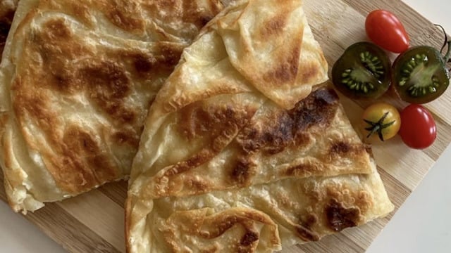 Fırına Ne Gerek Var: İki Peynirli Tava Böreği