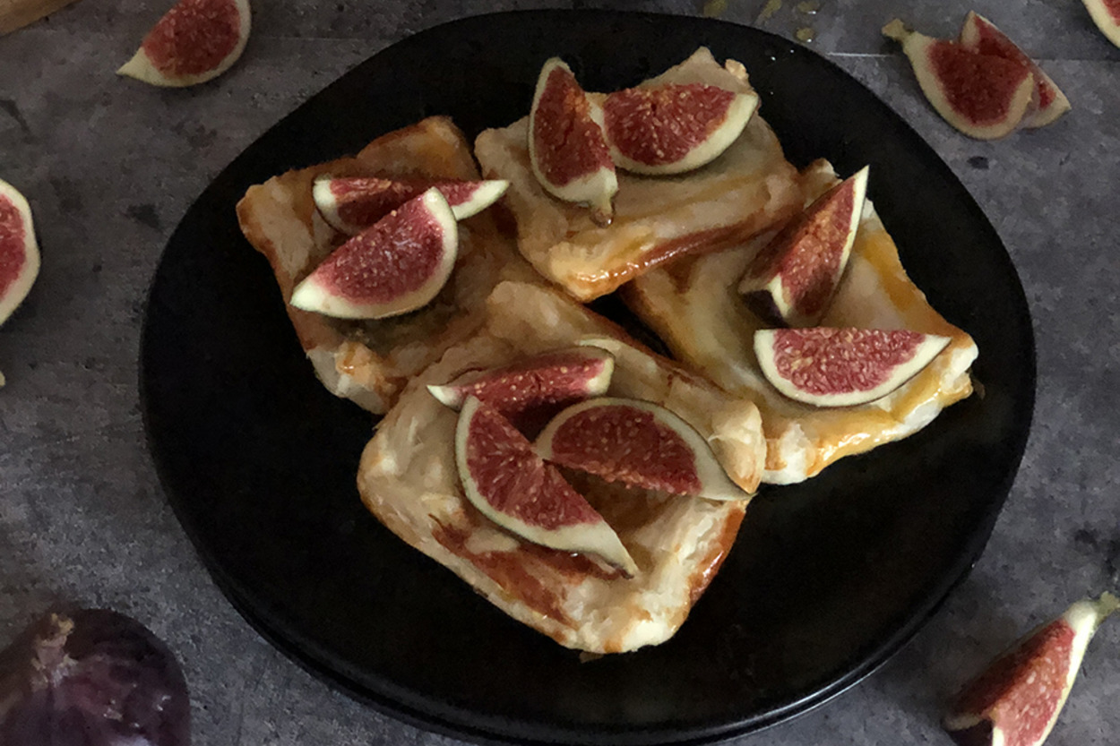 Çıtır Çıtır: Peynirli İncirli Milföy Kareleri