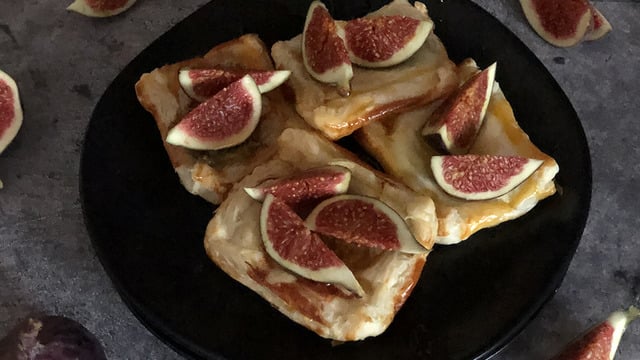 Çıtır Çıtır: Peynirli İncirli Milföy Kareleri