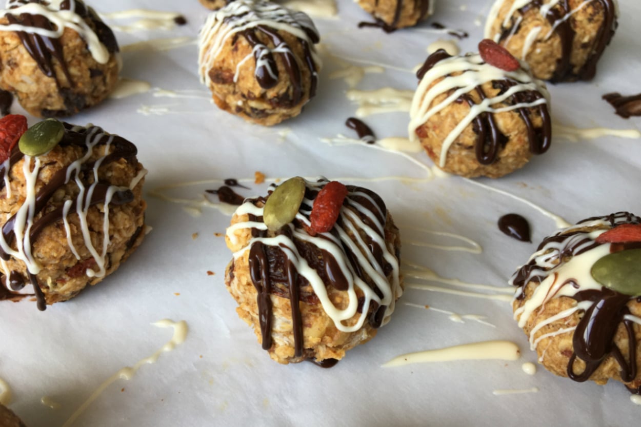 Lokmalık: Yulaflı Atıştırmalık Toplar