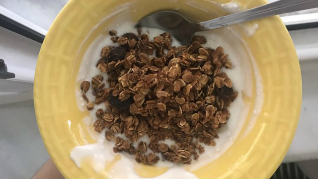 Pratik Öğün: Granola Kasesi