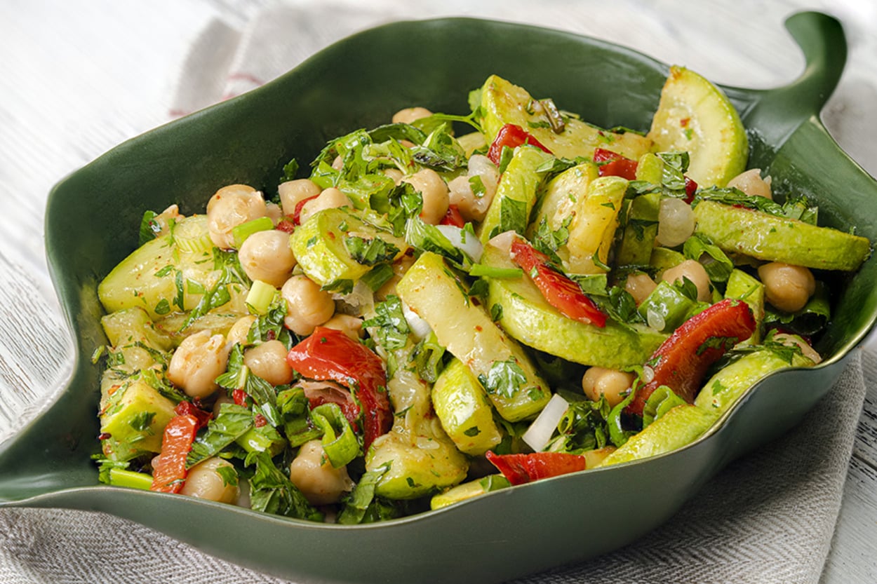 Sofraları Tamamlasın: Kabaklı Nohut Salatası