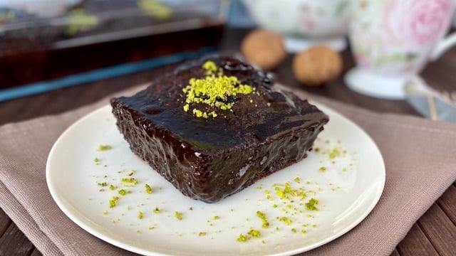 Sadece 2 Yumurtayla: Sufle Tadında Islak Kek