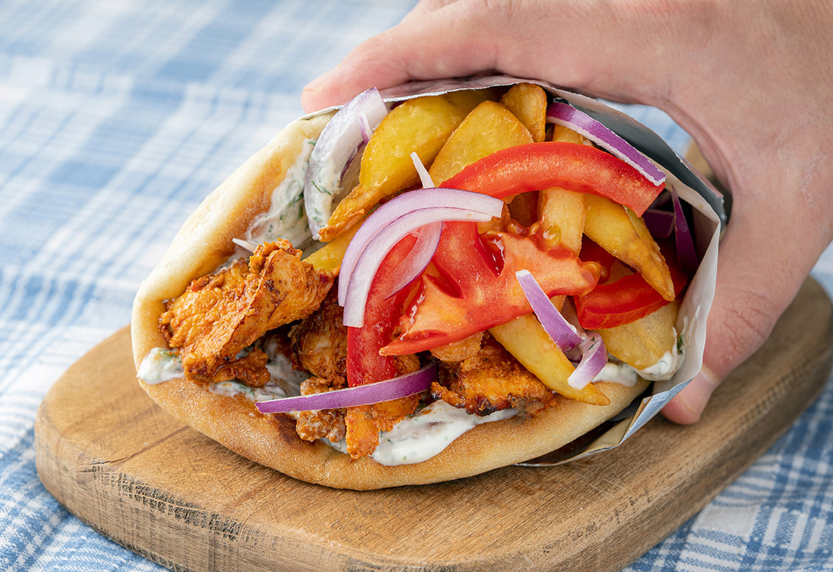 Yunanistan Lezzetini Yorumluyoruz: Tavuklu Gyros Tarifi