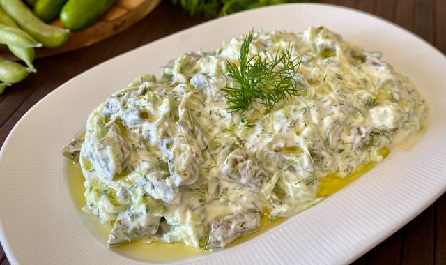 Lezzeti Şaşırtır: Taze Bakla Cacığı