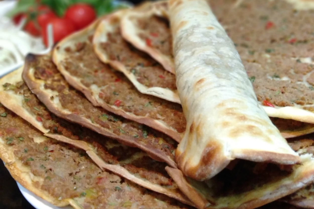 Taş Fırın Lezzetinde: Lahmacun