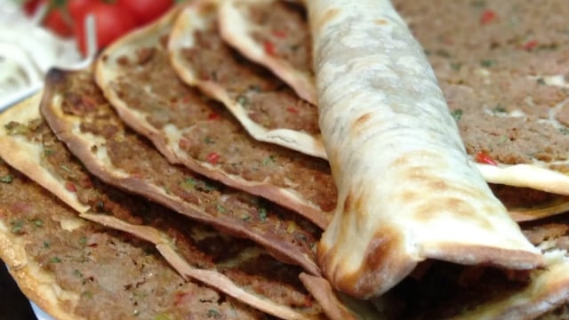 Taş Fırın Lezzetinde: Lahmacun