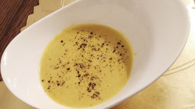 Başlangıçların Güzeli: Zerdeçallı Nohut Çorbası