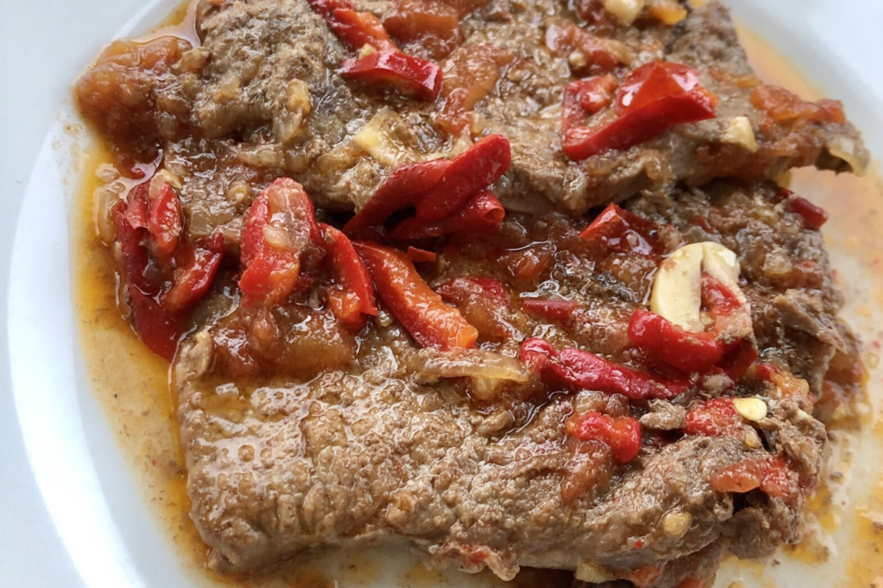 Usul Usul Sosunda Pişer: Soslu Biftek